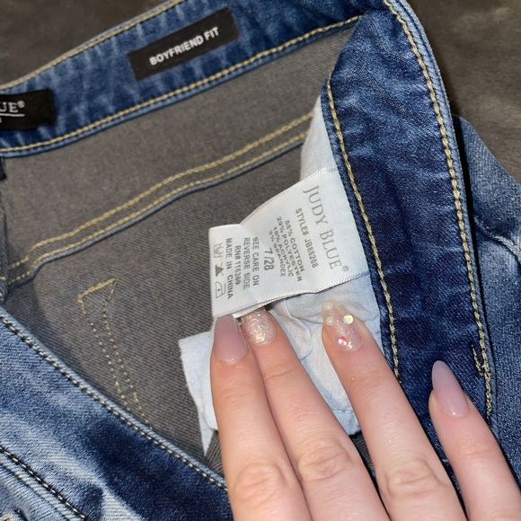 Judy Blue Women's 7/28 Distressed Stretch Boyfriend Fit Medium Wash Jeans - Picture 4 of 8